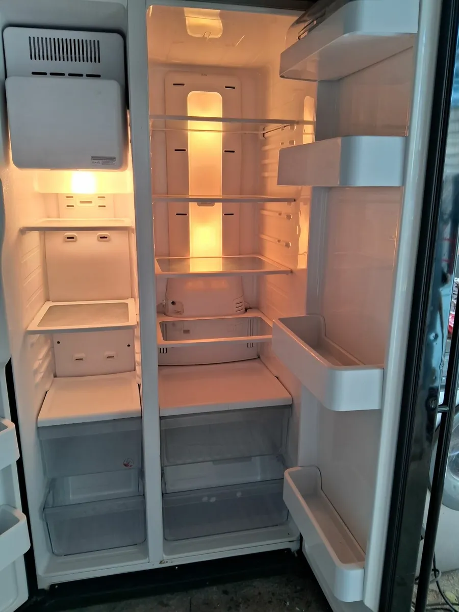 SAMSUNG AMERICAN FRIDGE AND FREEZER - Image 2