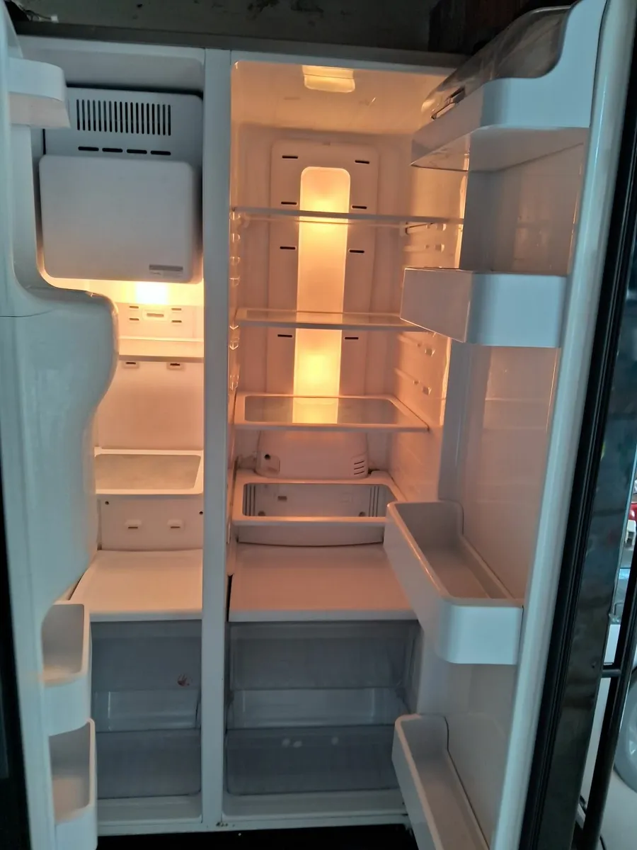 SAMSUNG AMERICAN FRIDGE AND FREEZER - Image 3