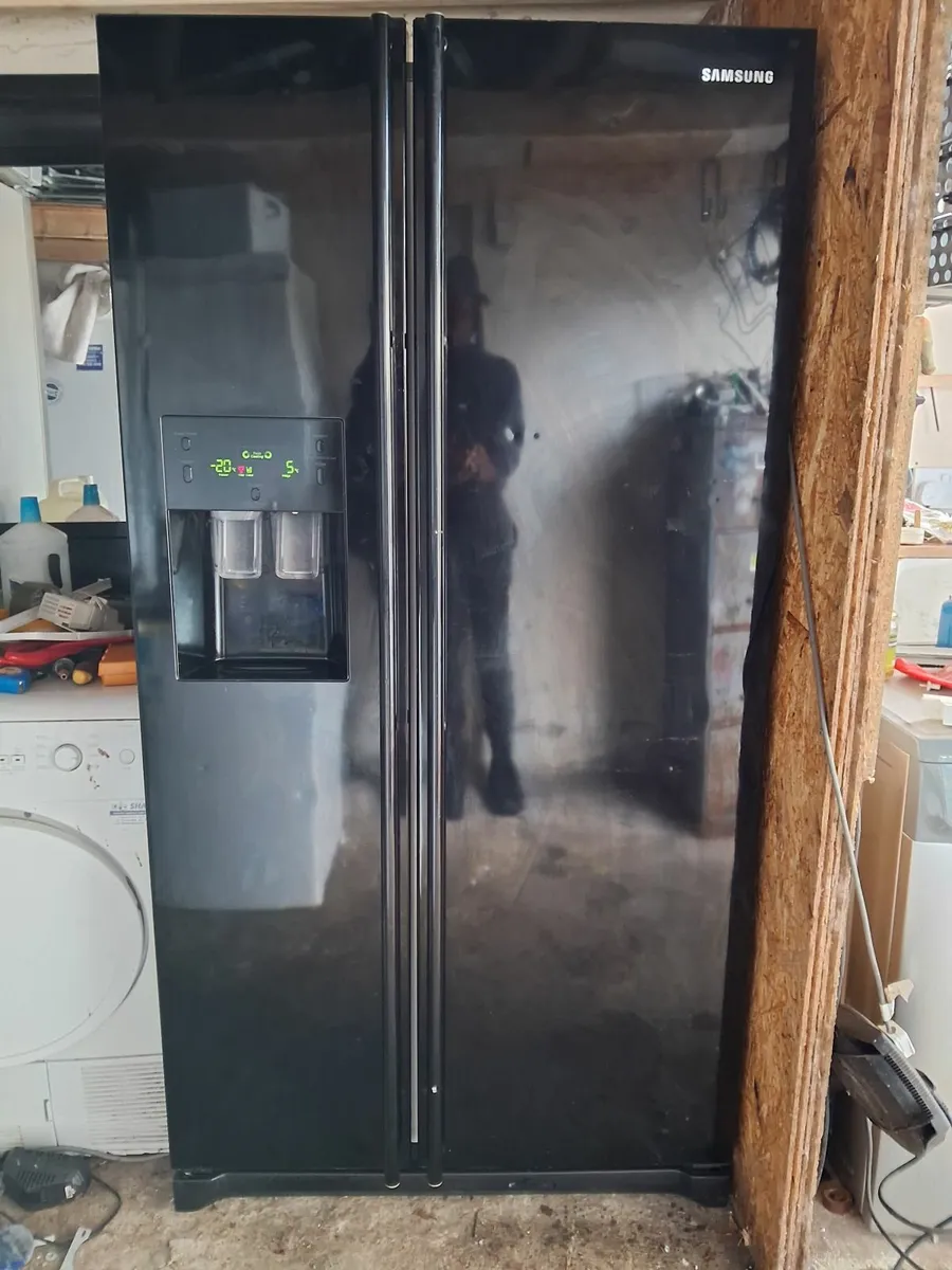 SAMSUNG AMERICAN FRIDGE AND FREEZER - Image 4