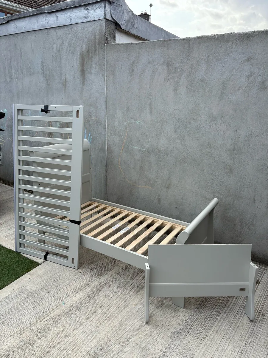 Bed and Chest of Drawers - Image 2