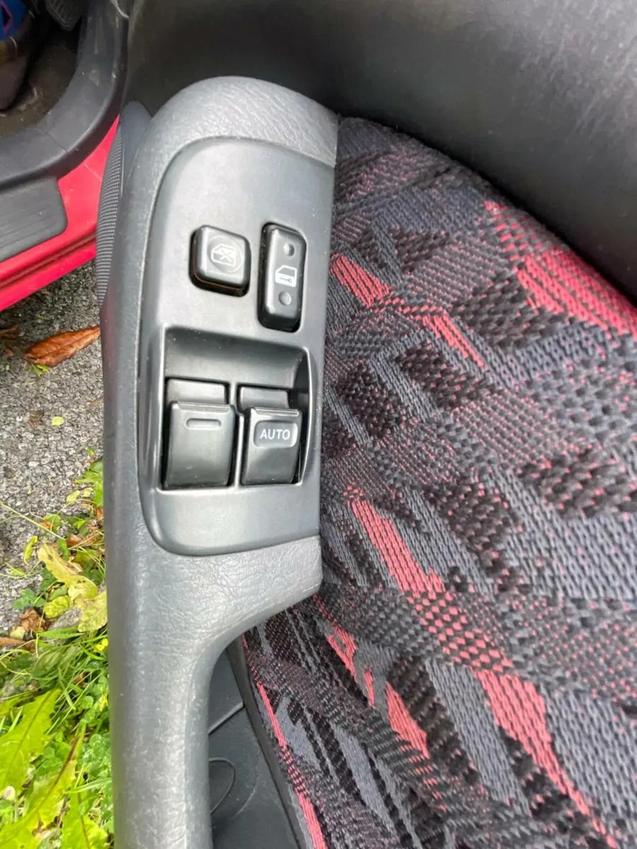 G6 Toyota Corolla 1997 - Image 4