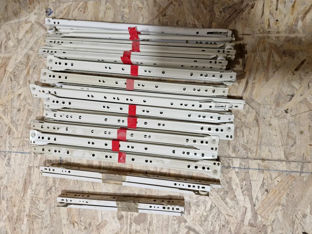 Kitchen drawer runners - Image 2