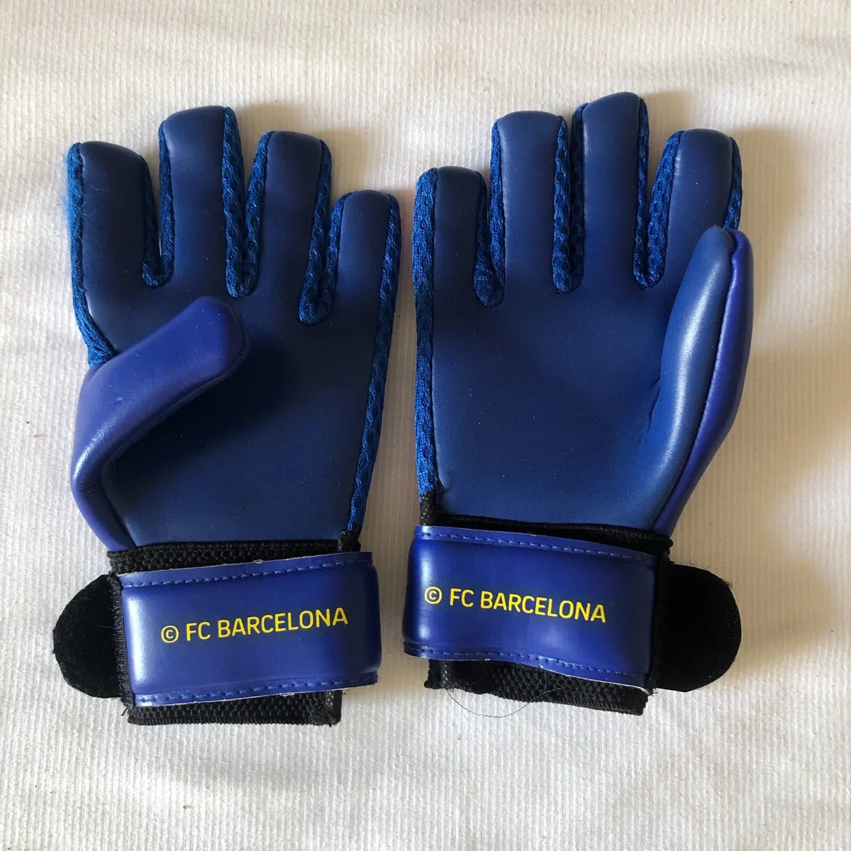 FCB goalkeeper gloves - Image 2