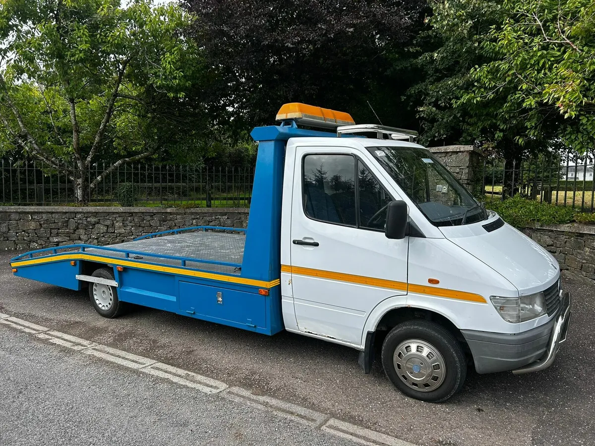 Mercedes Recovery truck tom small recovery body - Image 1