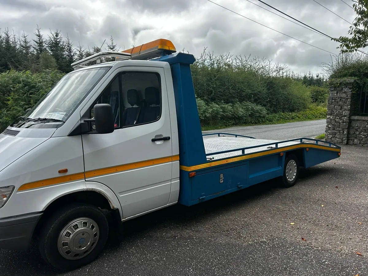 Mercedes Recovery truck tom small recovery body - Image 2
