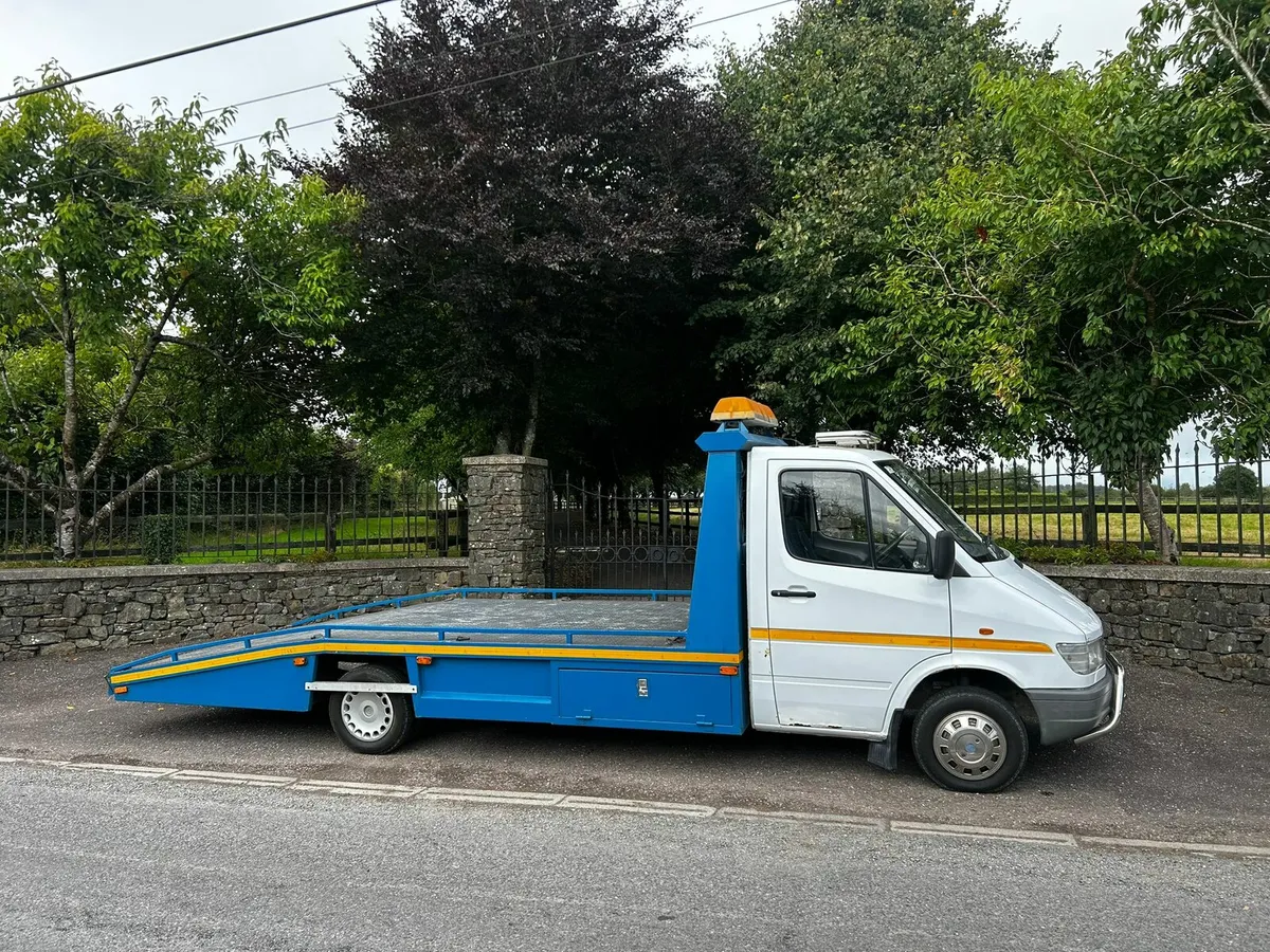 Mercedes Recovery truck tom small recovery body - Image 3