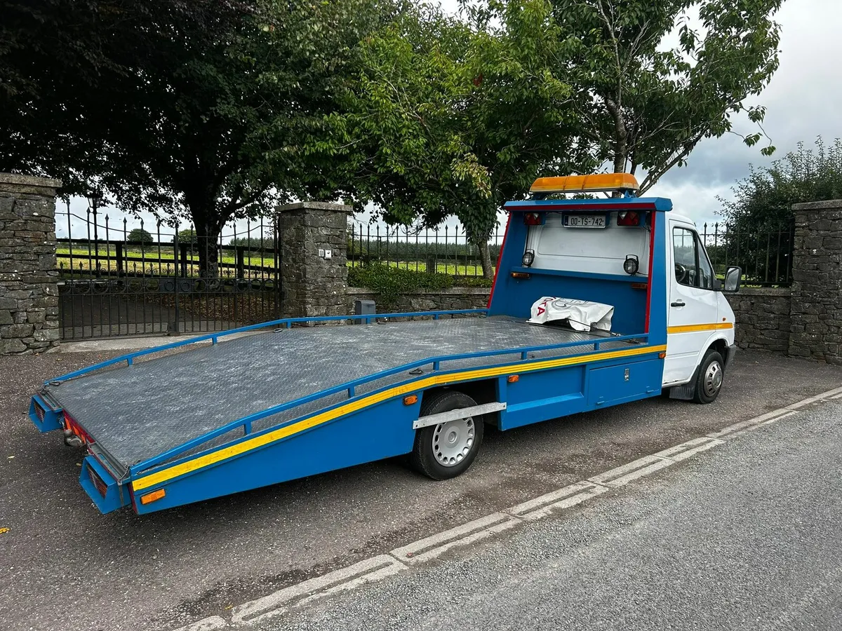 Mercedes Recovery truck tom small recovery body - Image 4