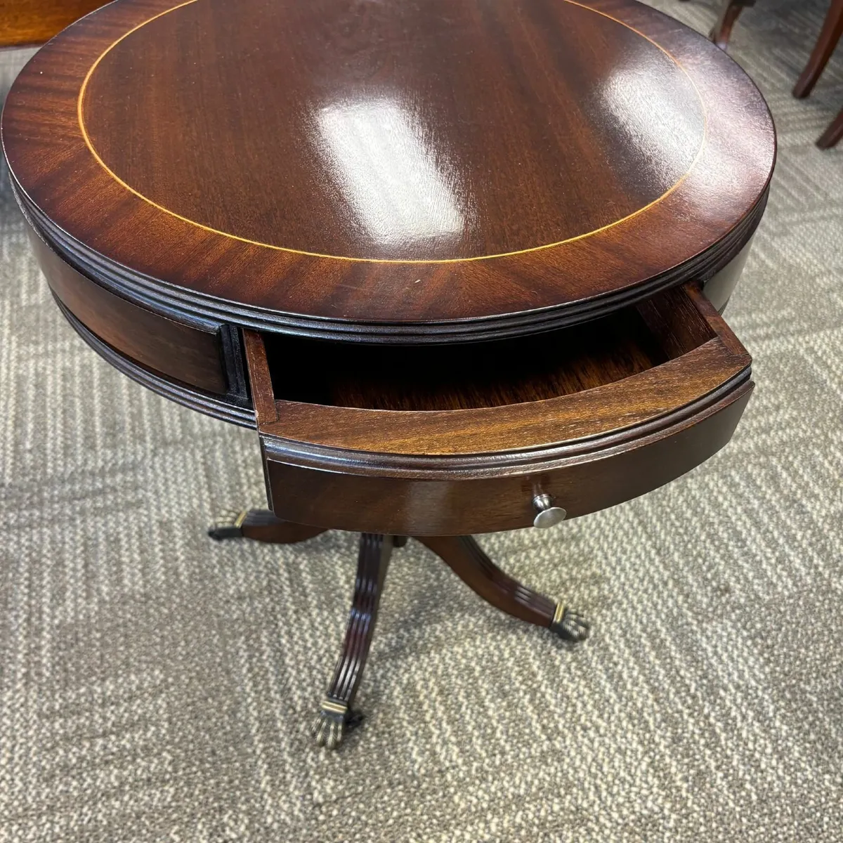 Beautiful mahogany top drum table. Enclosed of two - Image 2