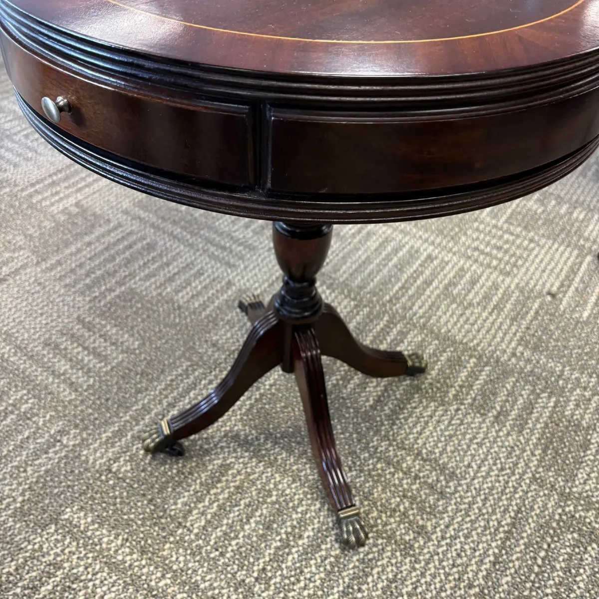 Beautiful mahogany top drum table. Enclosed of two - Image 4