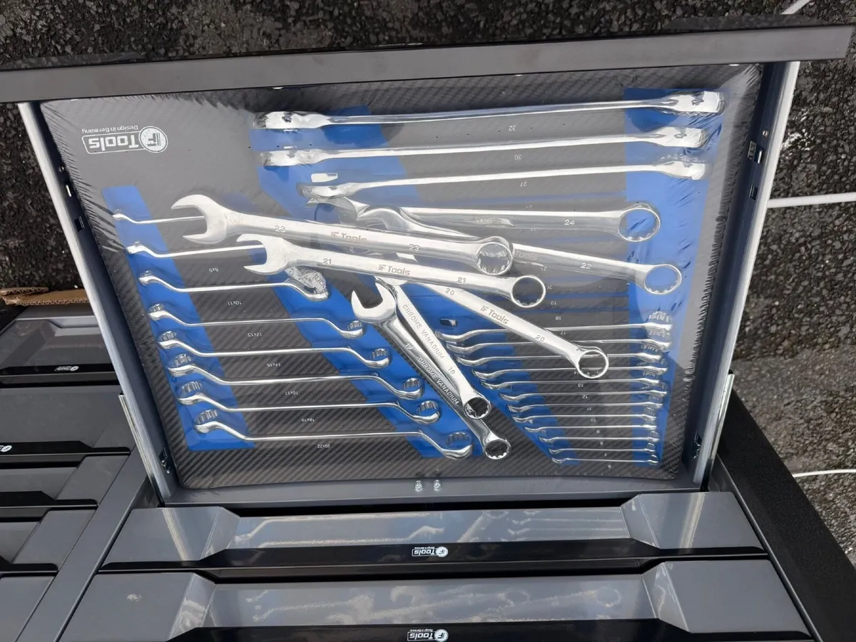Brand new 12 drawer tool chest - Image 1