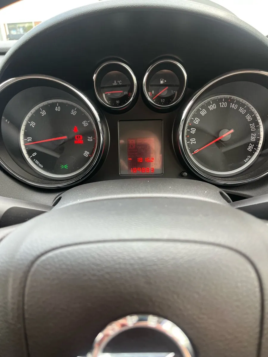 Opel Astra 2012 - Image 4