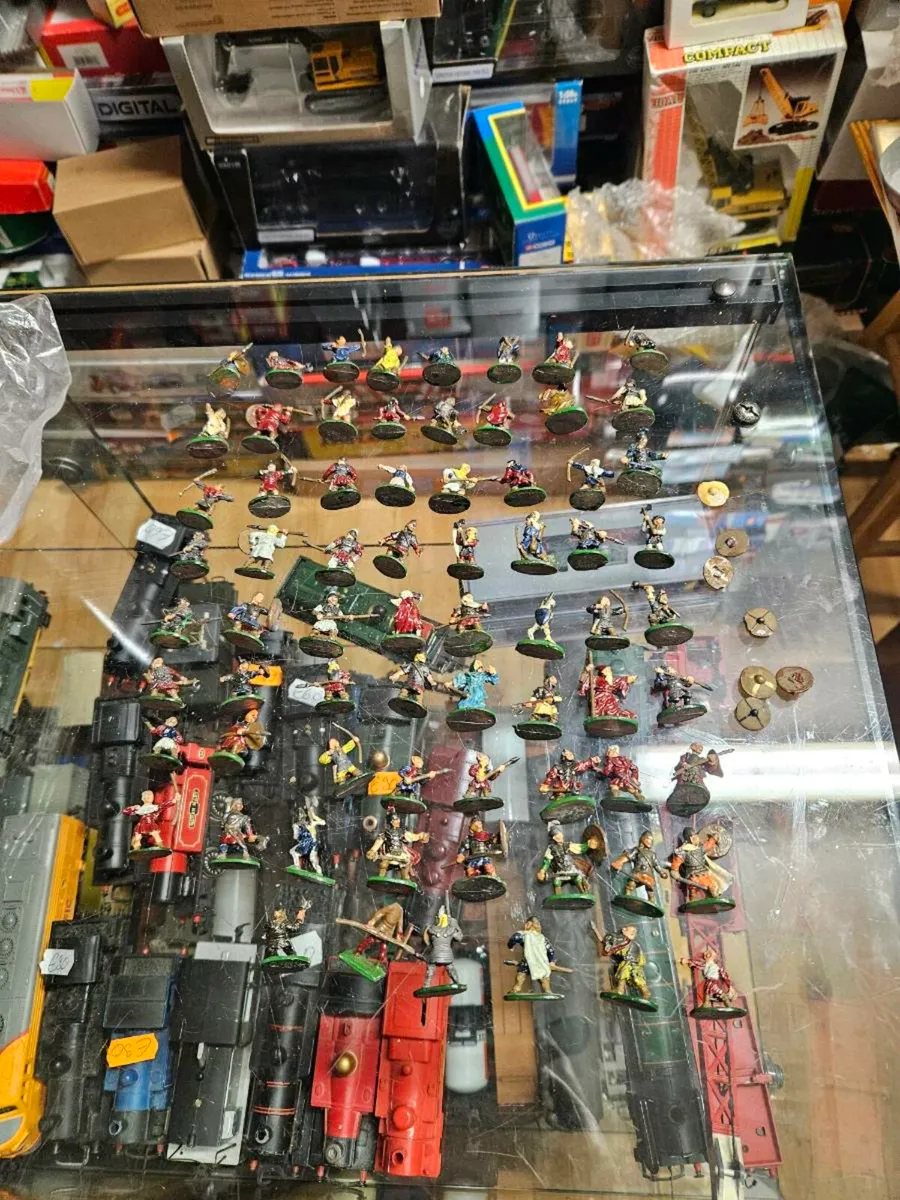 War Hammer Figures Merlin Archers 70 pieces - Image 1