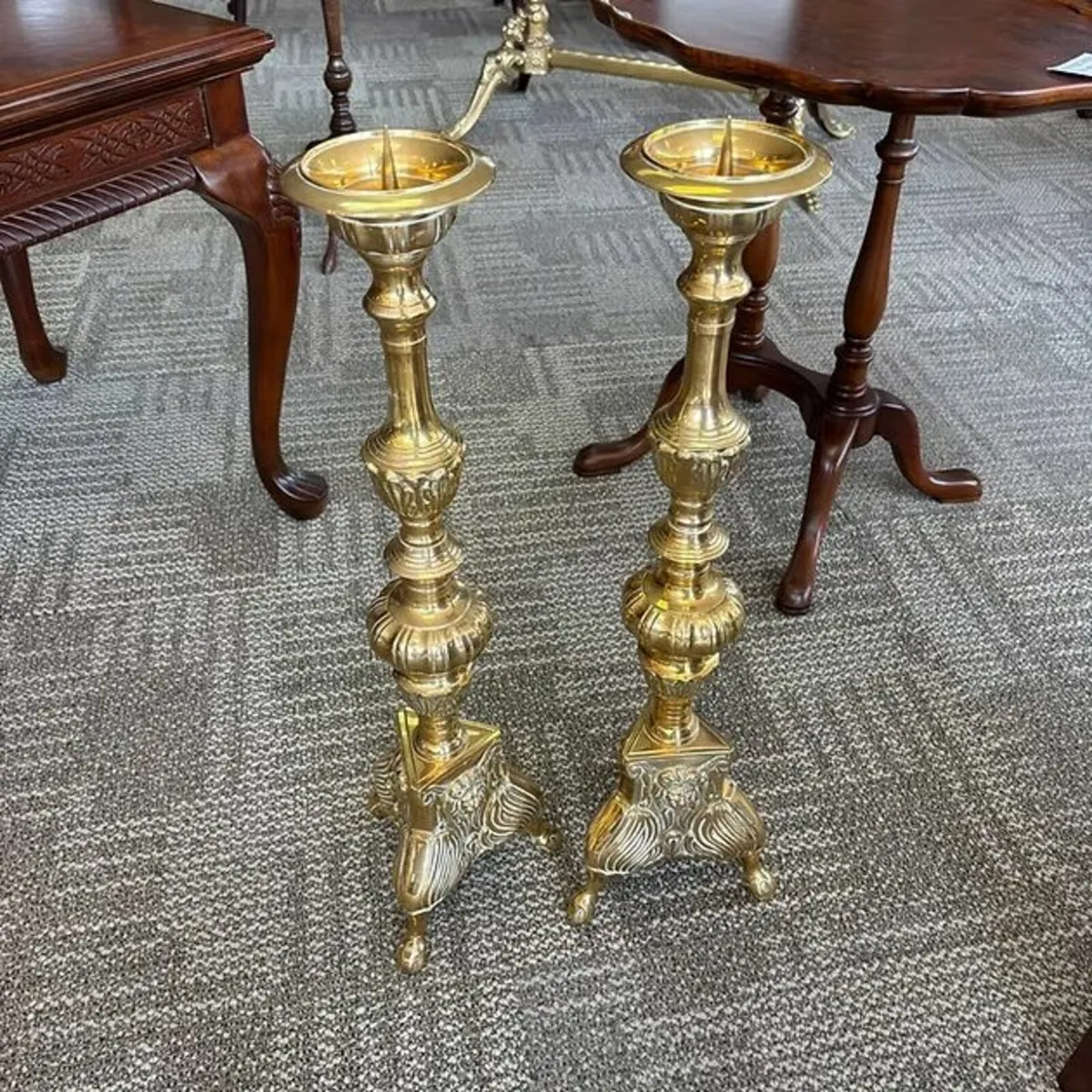A stunning pair of brass floor candlesticks - Image 1