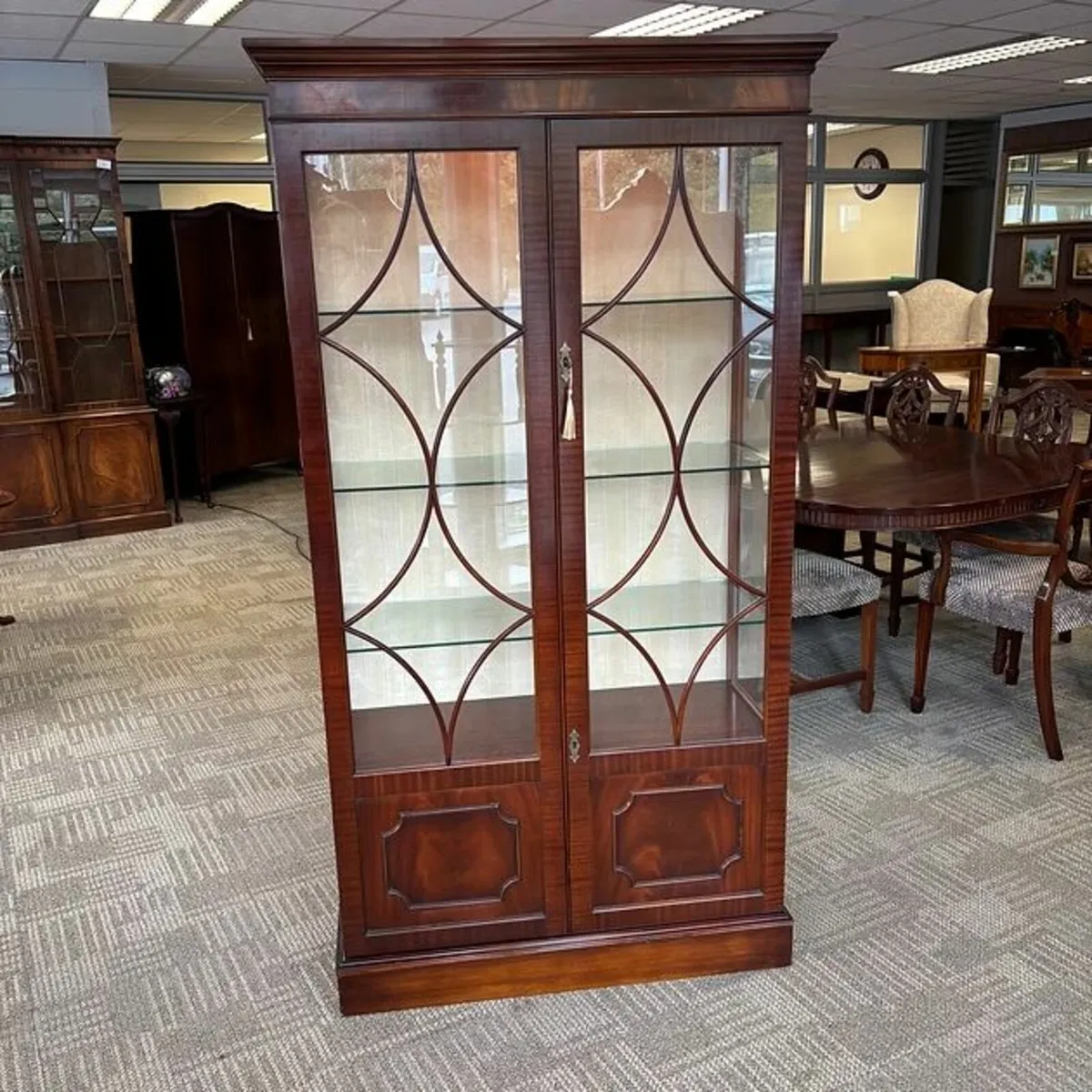 Beautiful mahogany flamed two-door display cabinet - Image 1
