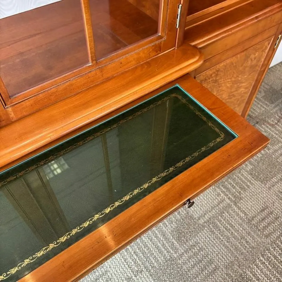 Charles Barr walnut breakfront arch top display - Image 2