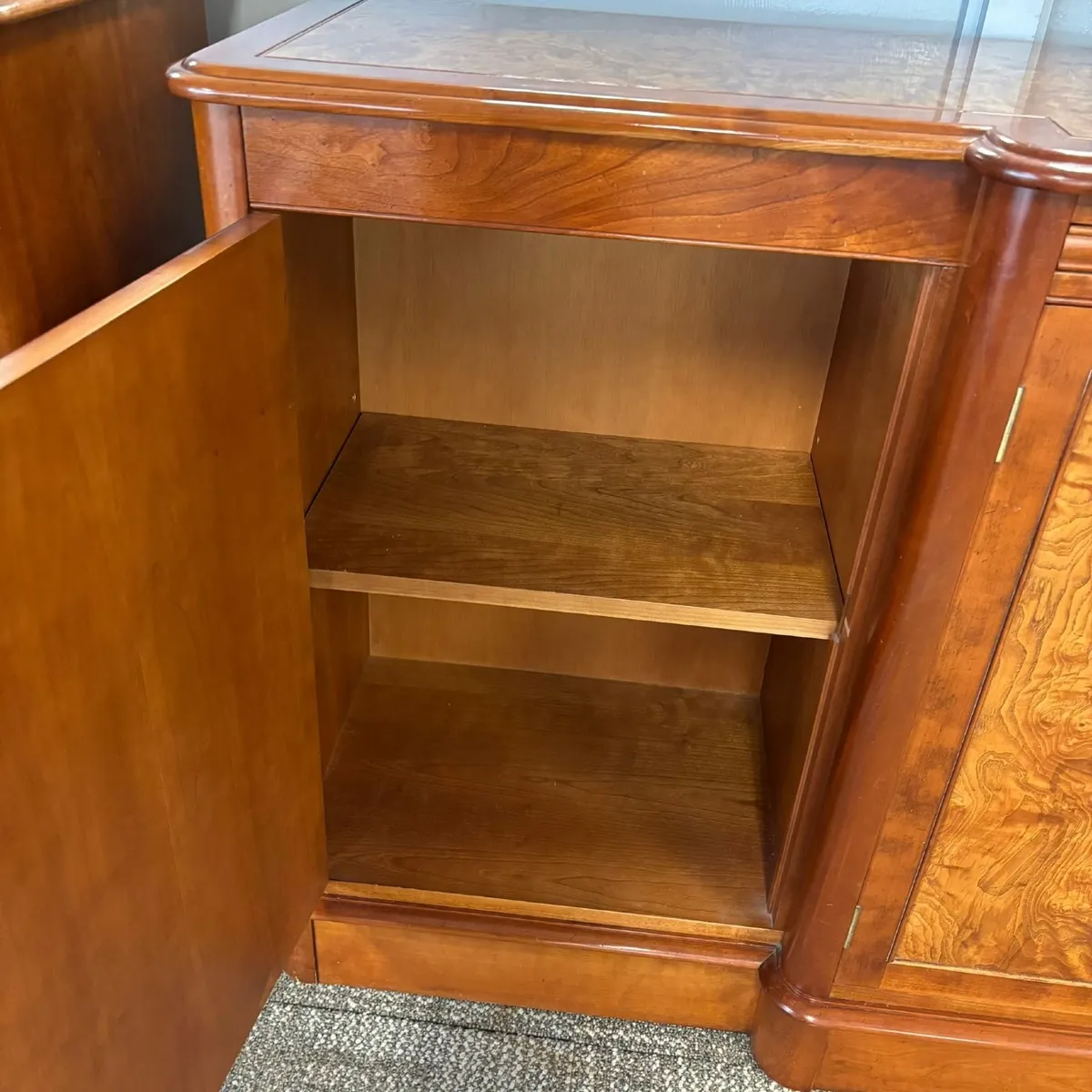 Charles Barr walnut breakfront four door sideboard - Image 2