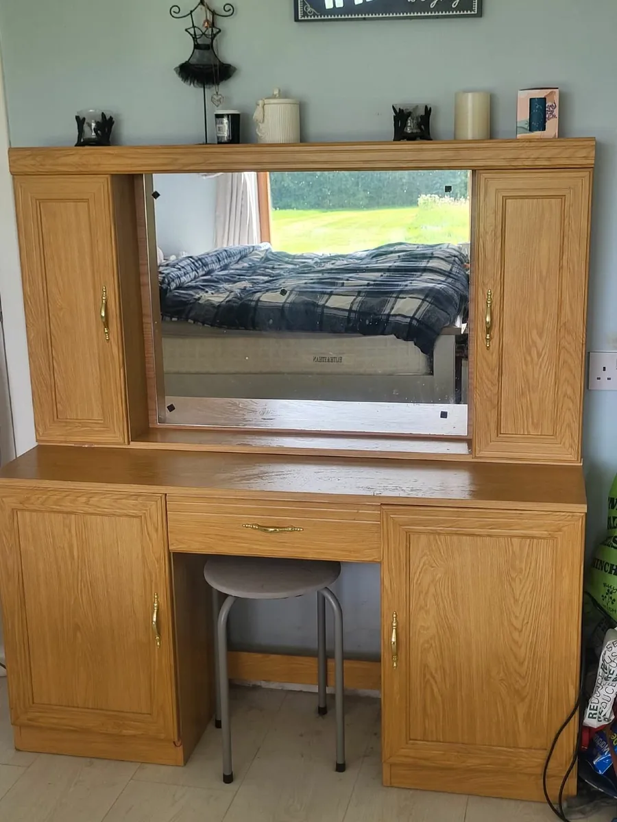 Dressing table