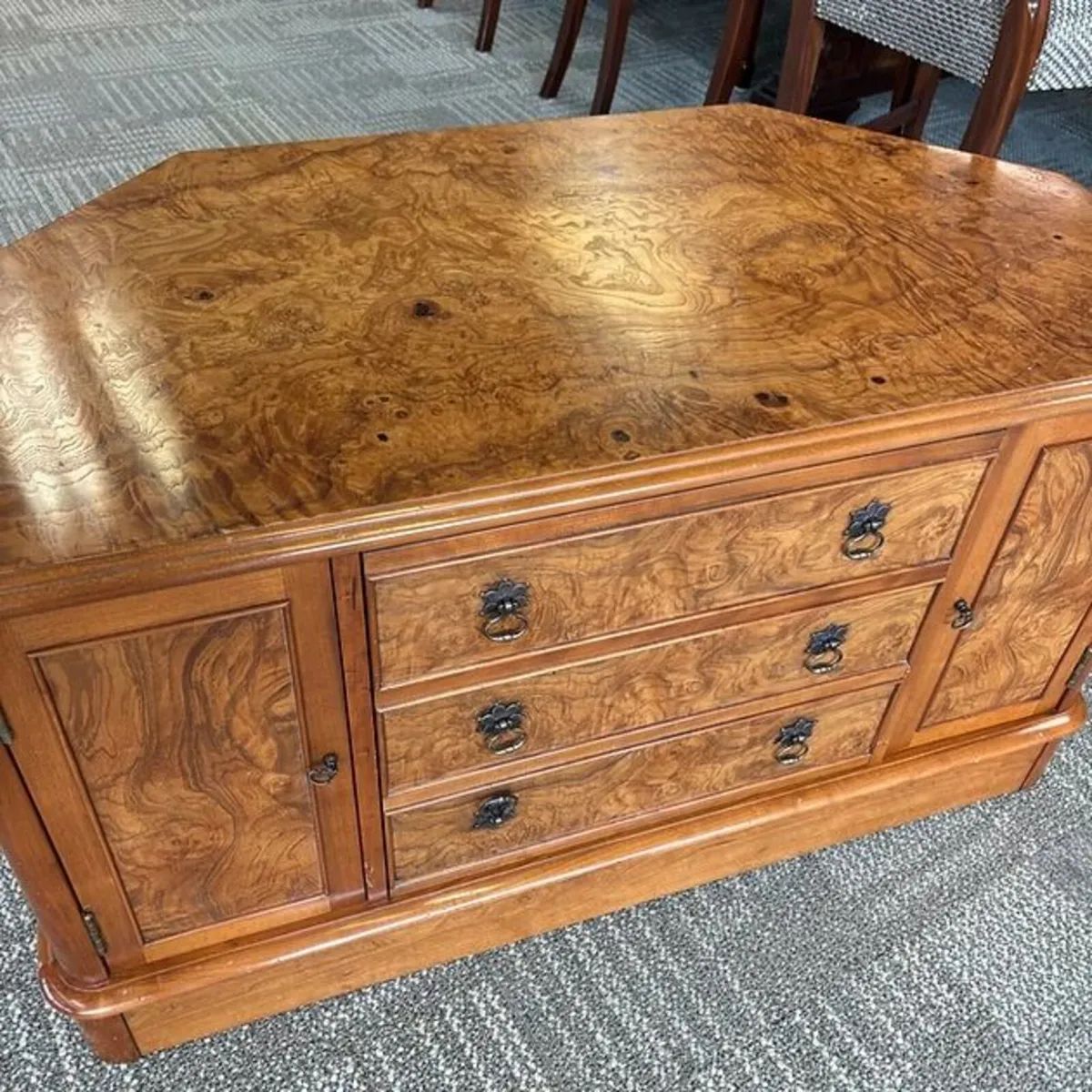 Charles Barr walnut shaped front TV unit - Image 4
