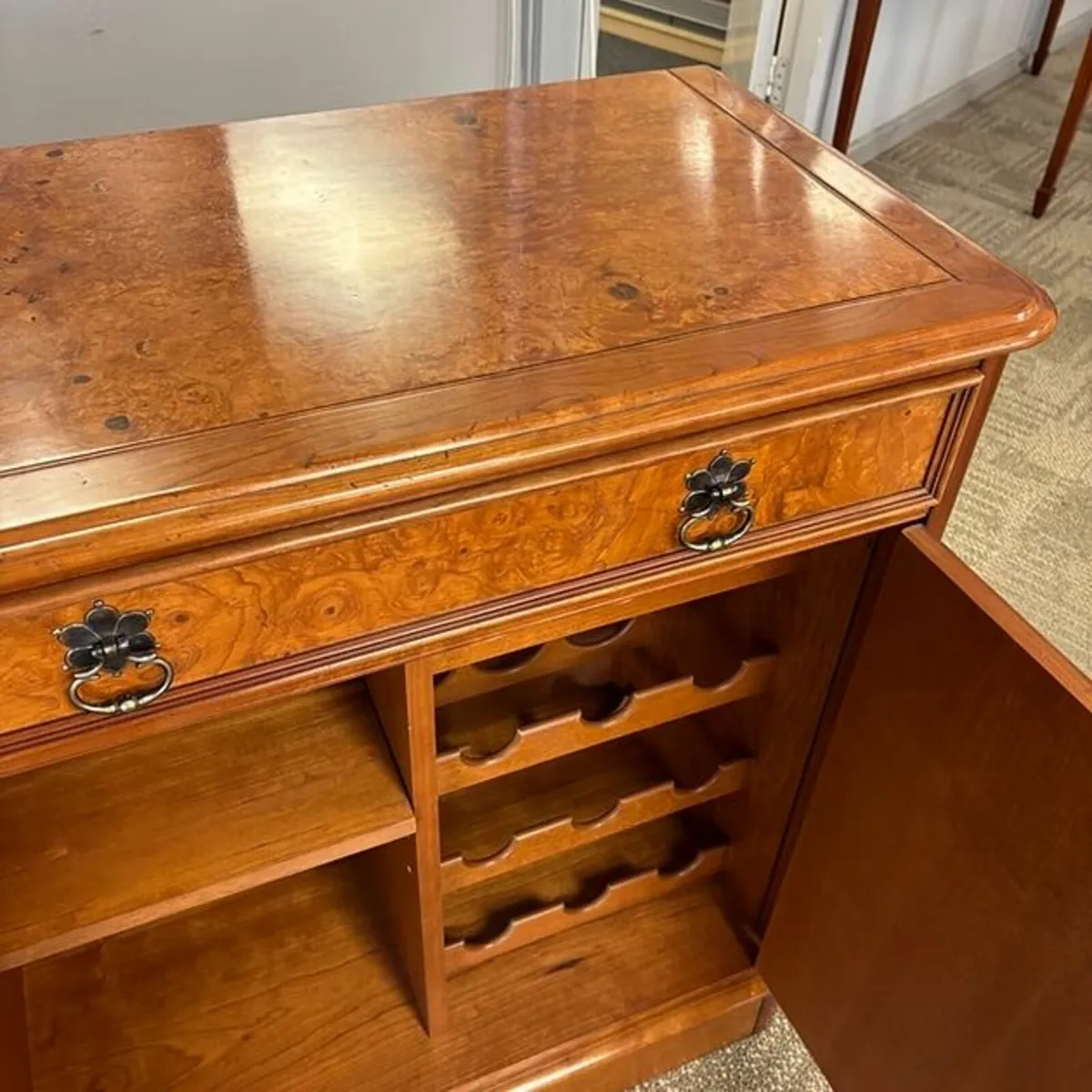 Beautiful Charles Barr walnut two door drinks cabi - Image 3
