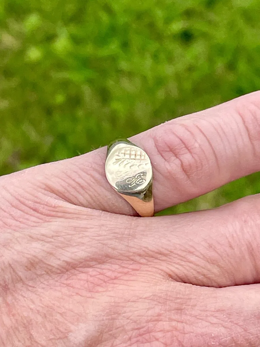 9ct Gold Signet Ring - Image 2