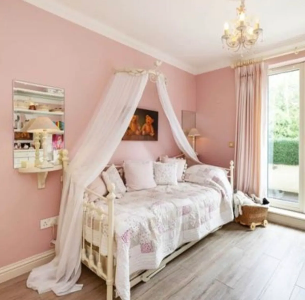 LAURA ASHLEY Bed Trundle