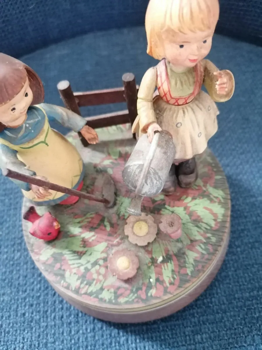 Antique ANRI Its a Small World Music Box - Image 4