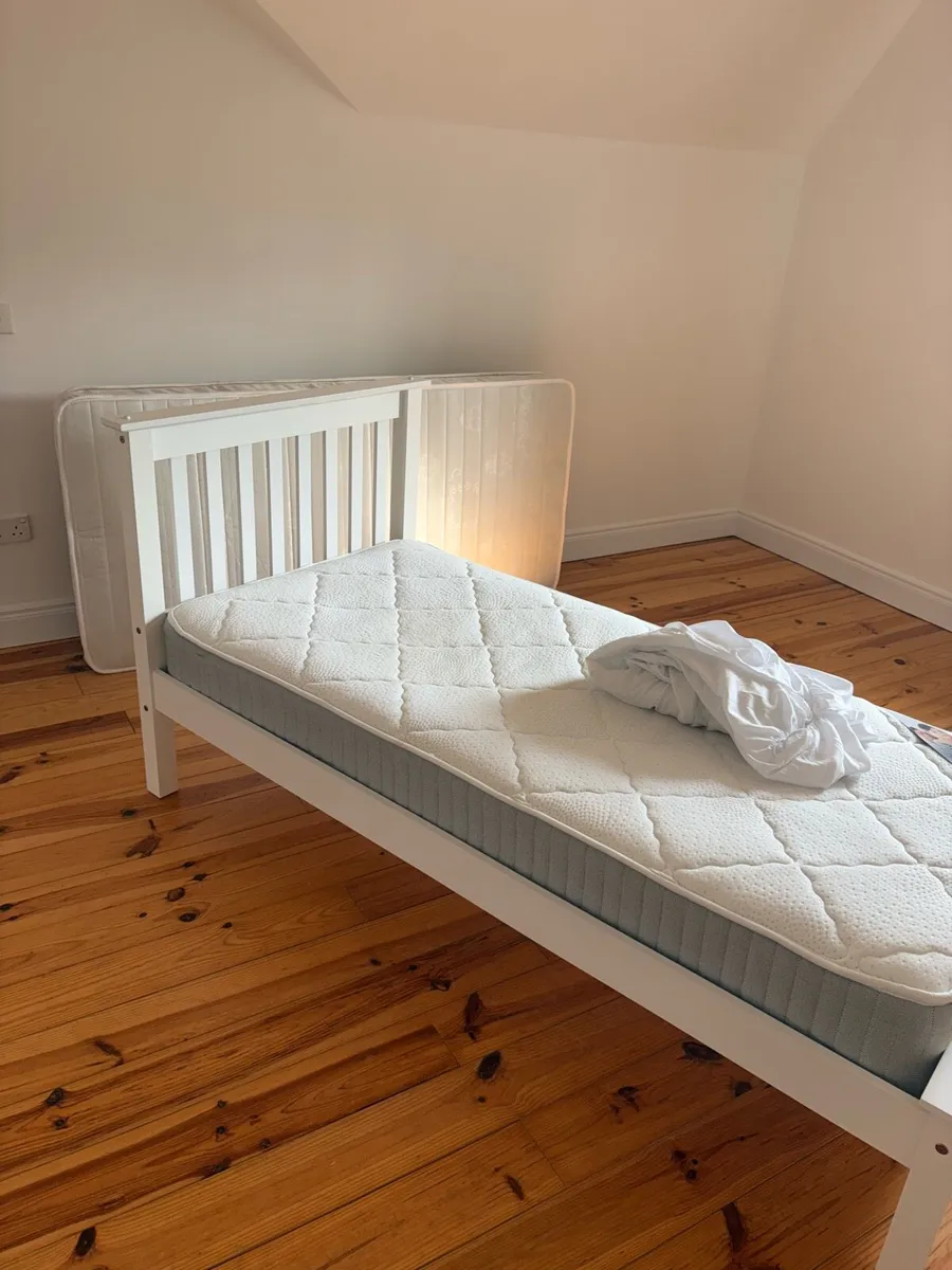 Bed - Image 1