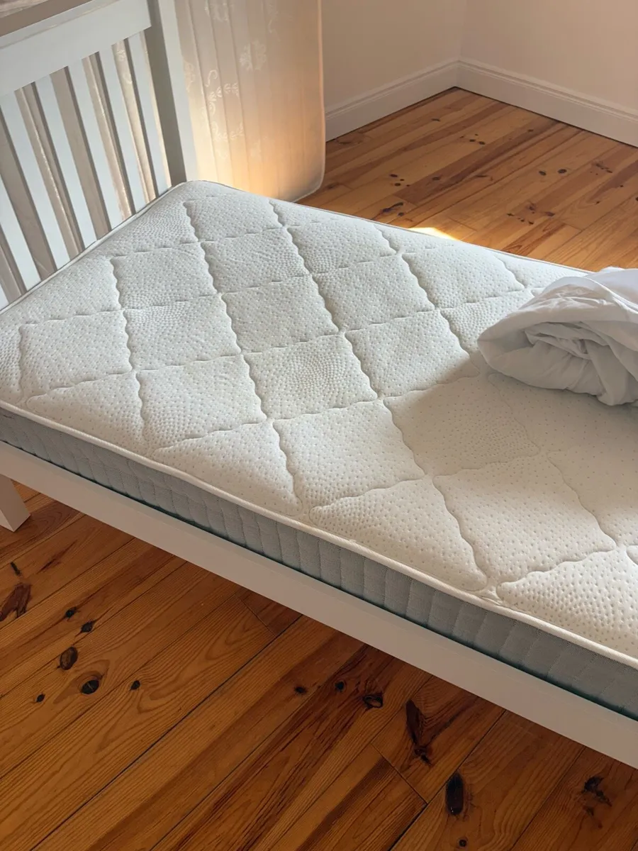 Bed - Image 3