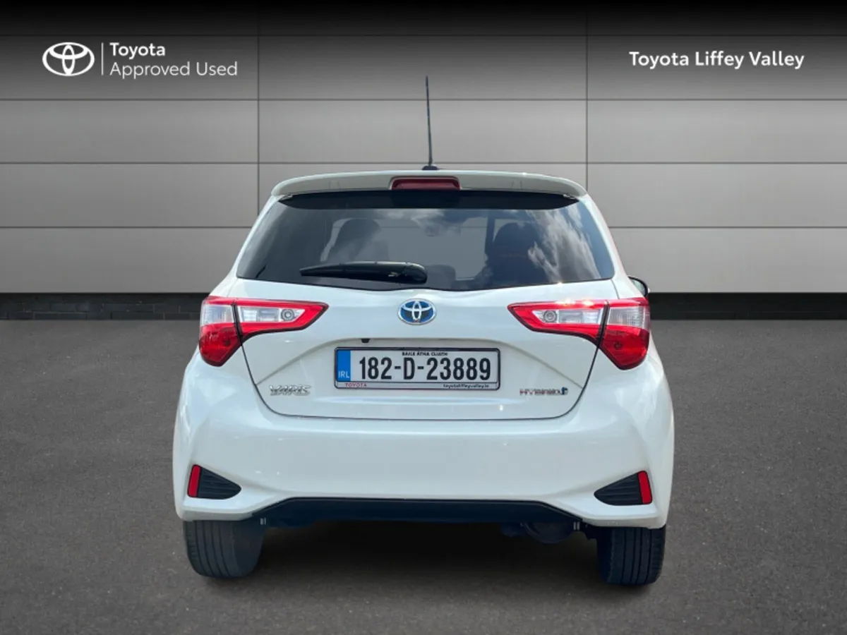 Toyota Yaris HYBRID DESIGN AUTO - Image 4