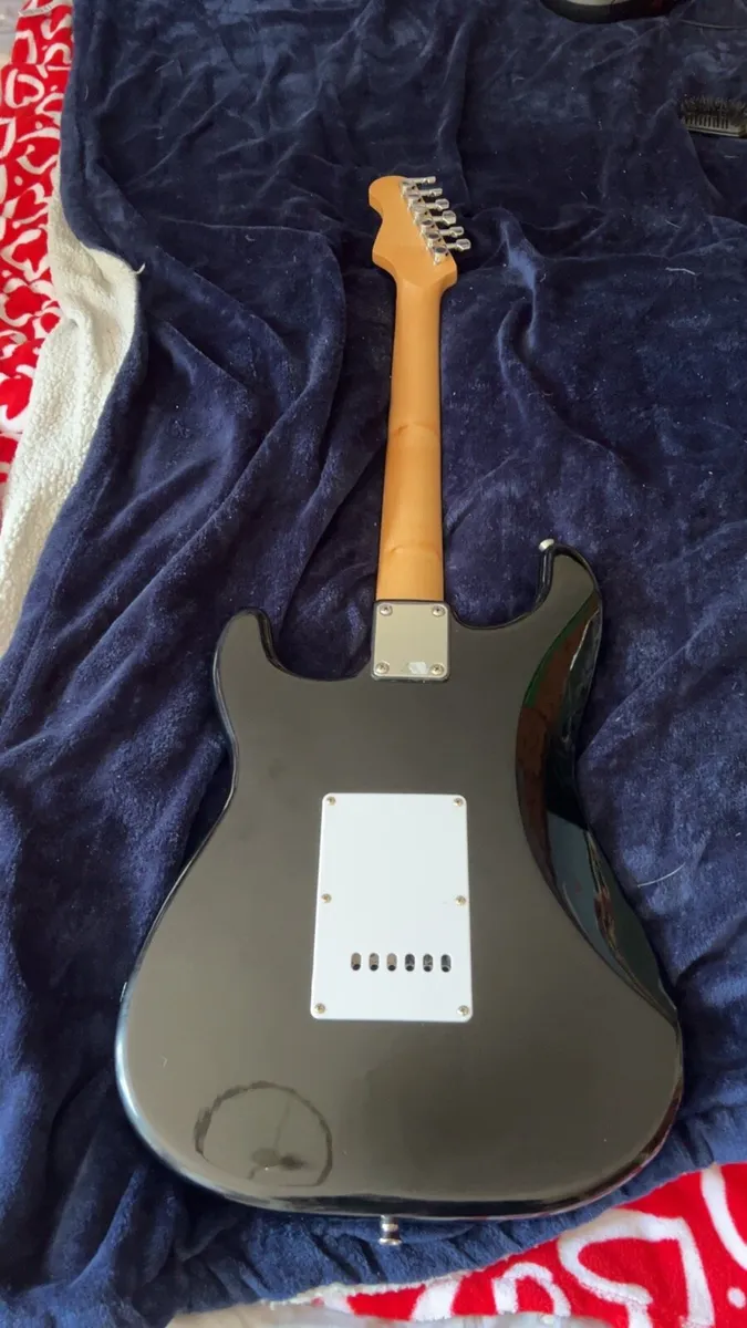 Electric Guitar - Image 2