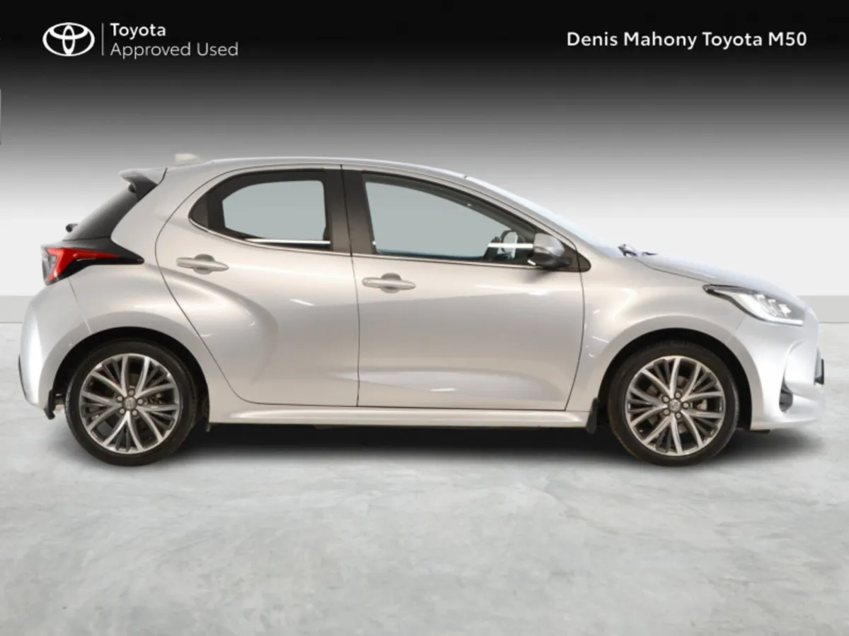 Toyota Yaris Platinum Edition Hybrid Auto - Image 3