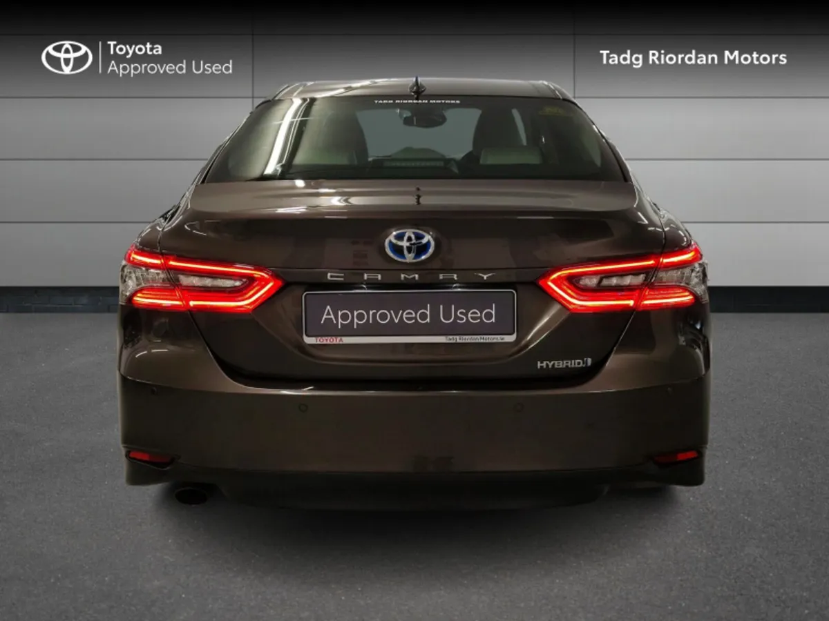 Toyota Camry PLATINUM EDITION - Image 4