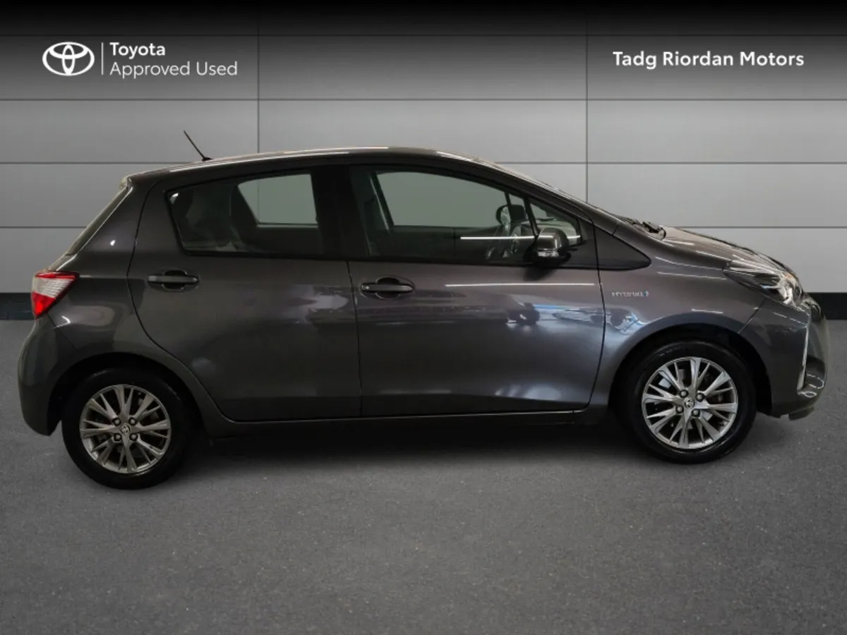 Toyota Yaris HYBRID 5DR LUNA  AUTO - Image 3