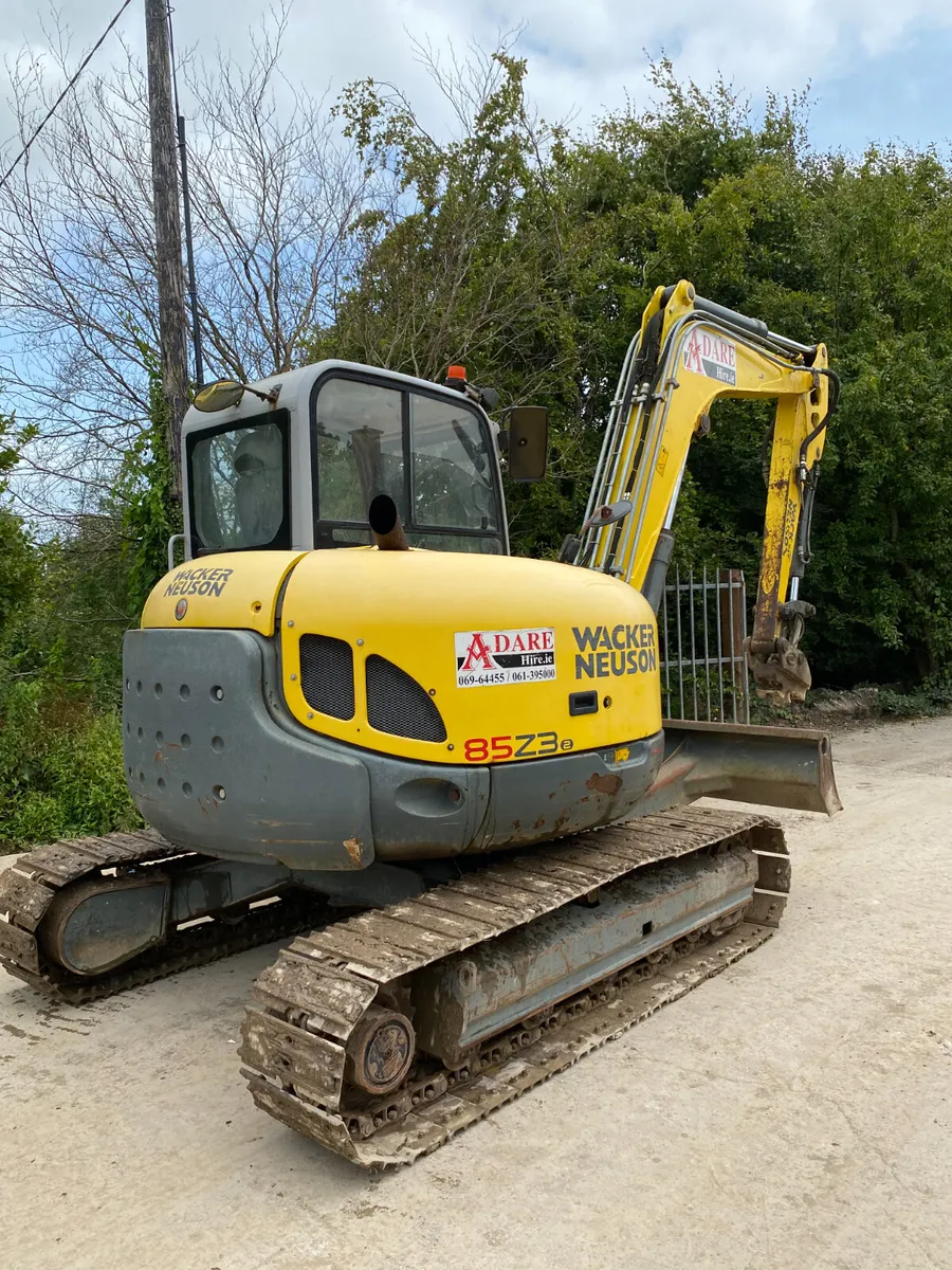 8 Ton Excavator For Sale - Image 1