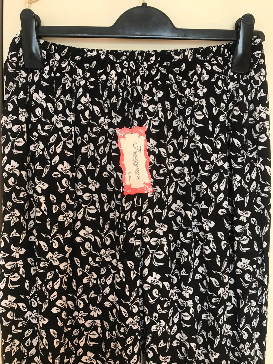 New Black & White Lightweight Trousers & Top €8 - Image 2