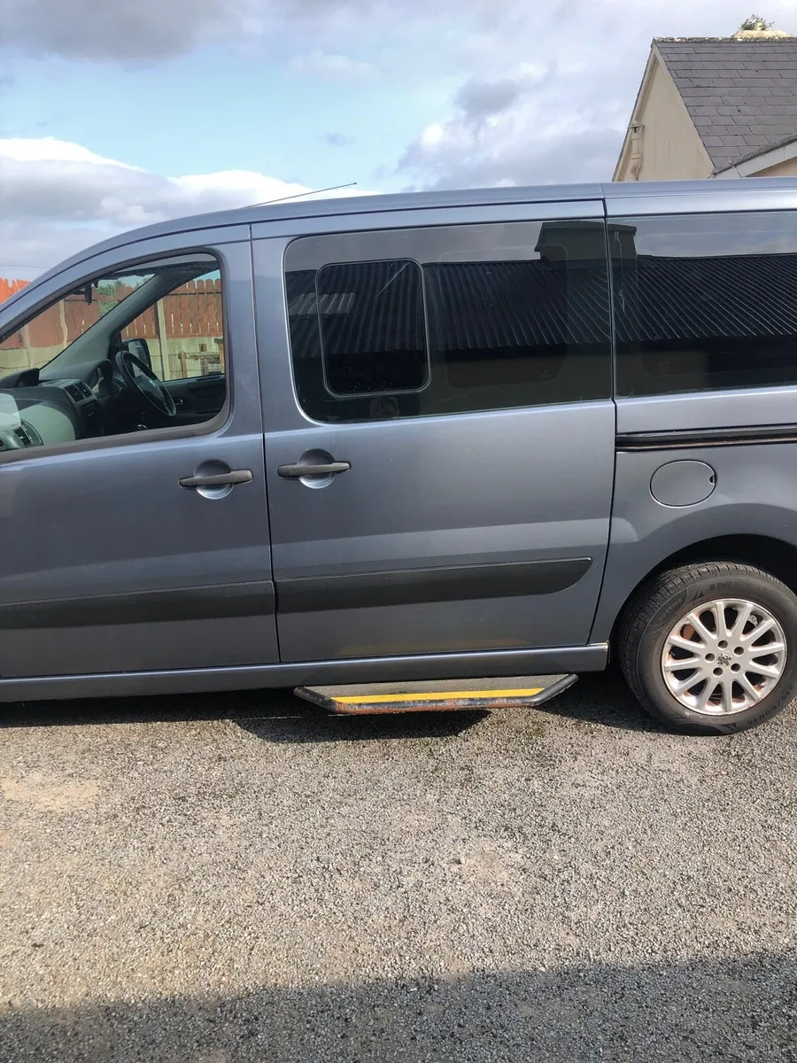 09 Peugeot Expert Tepee Wheelchair Vehicle - Image 3