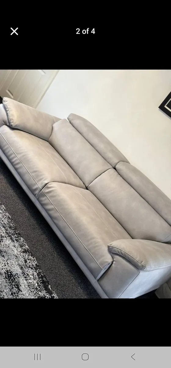 2 seater sliver leather couches - Image 2