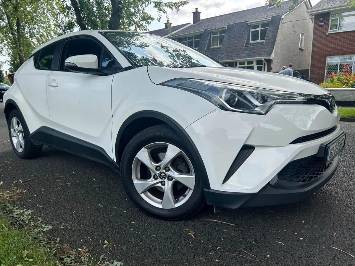 Toyota C-HR 2016 1.2, Man, Nct 12/26 Luna Taxed - Image 2