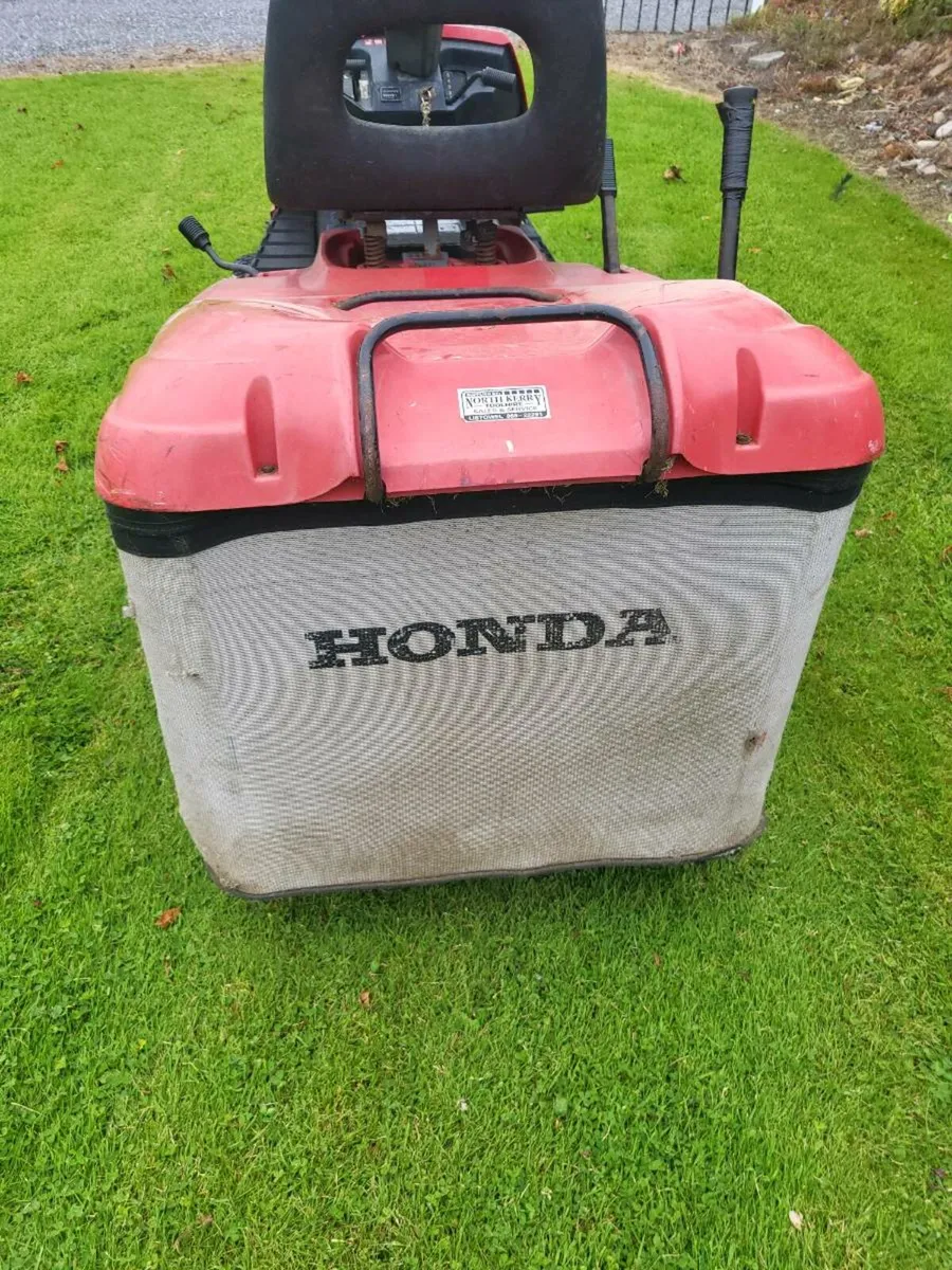 Honda ride-on lawnmower (13hp) - Image 2
