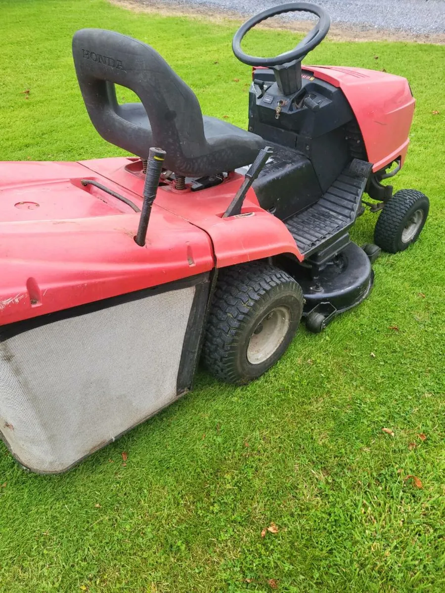 Honda ride-on lawnmower (13hp) - Image 4