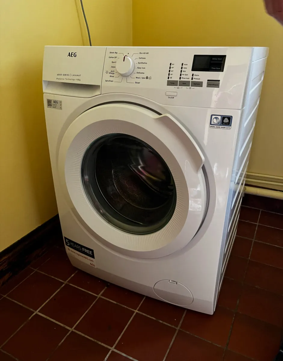 AEG 10kg washing machine - Image 1