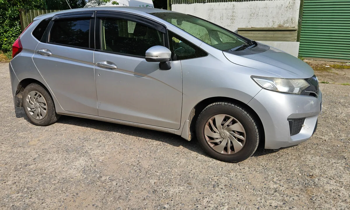 Honda fit 2015 1.5p hybrid Automatic 167km - Image 1