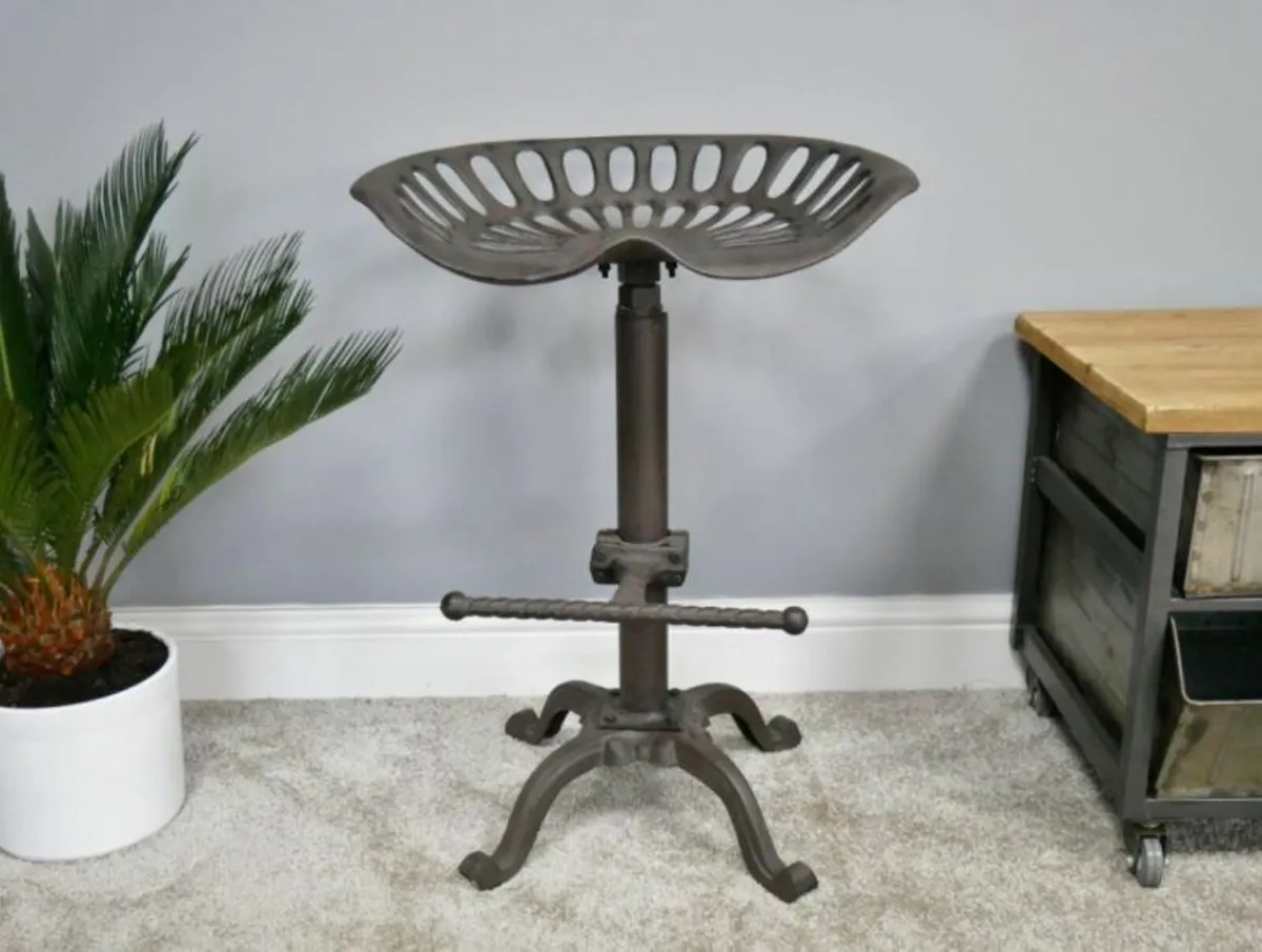 Tractor Seat Stool – D24