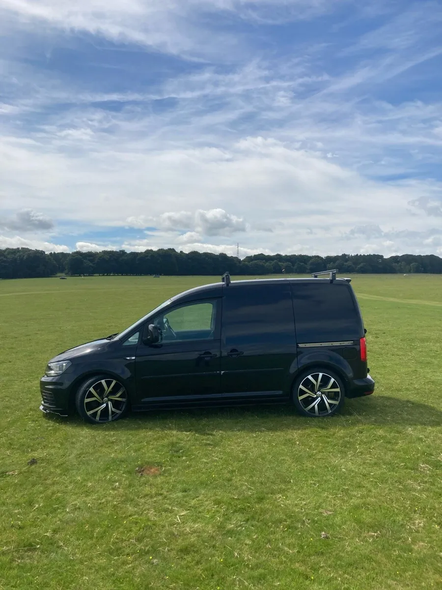 2017 Volkswagen Caddy - Image 1