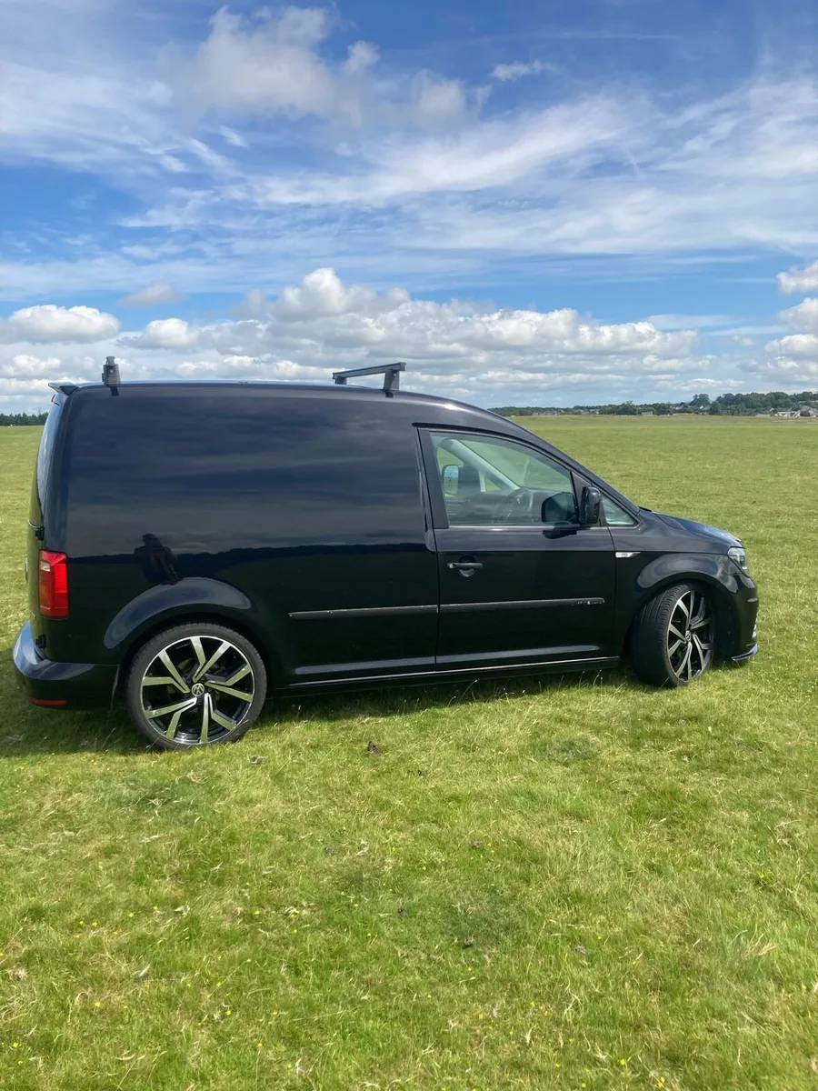 2017 Volkswagen Caddy - Image 2
