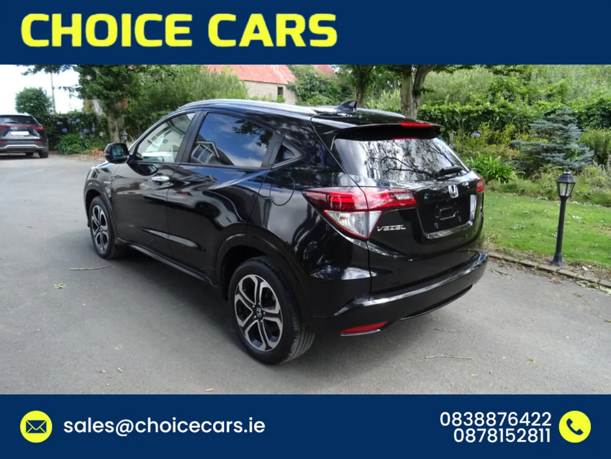 Honda Vezel 1.5 AUTO HYBRID FULL LEATHER SEATS - Image 4