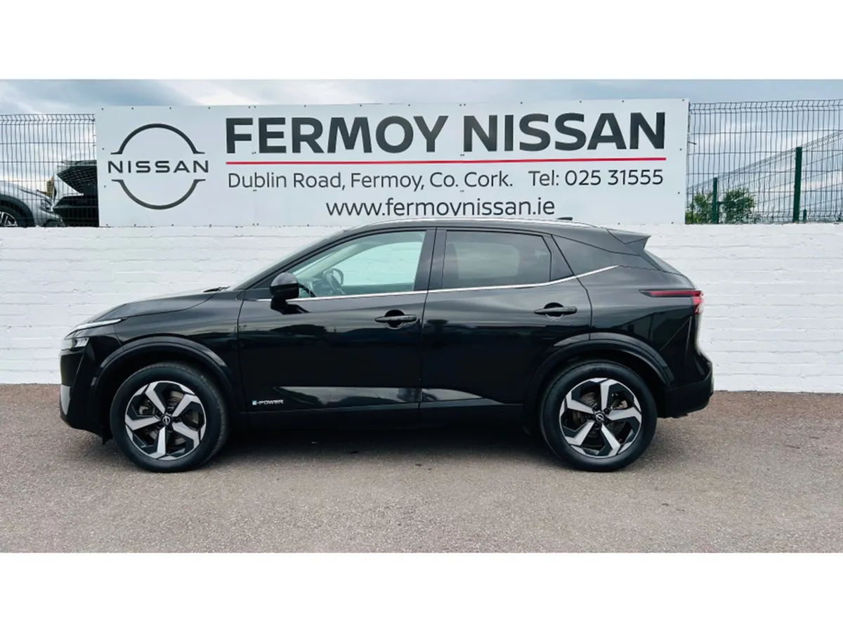 Nissan Qashqai AUTOMATIC EPOWER SV WITH GLASS ROOF - Image 2