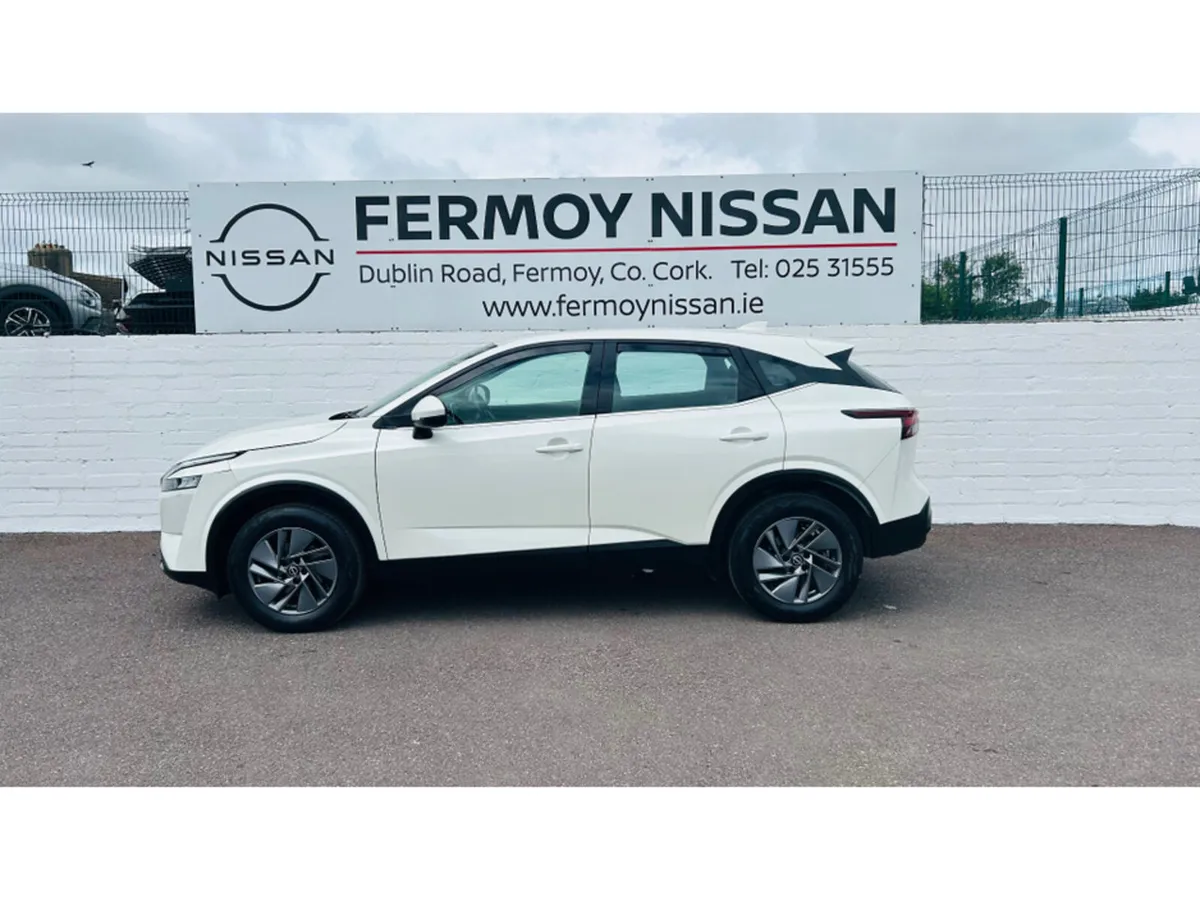 Nissan Qashqai LOW MILEAGE ONE OWNER MANUAL - Image 2