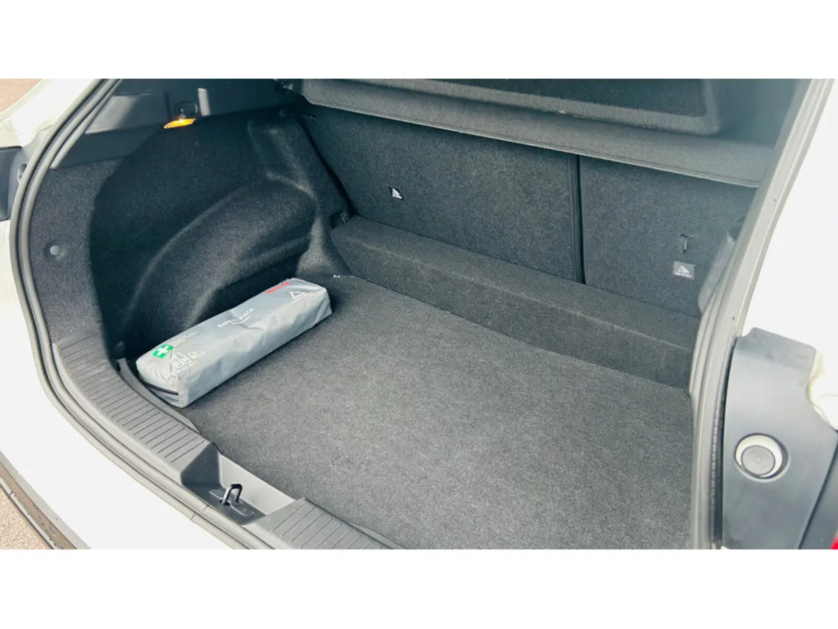 Nissan Qashqai LOW MILEAGE ONE OWNER MANUAL - Image 4
