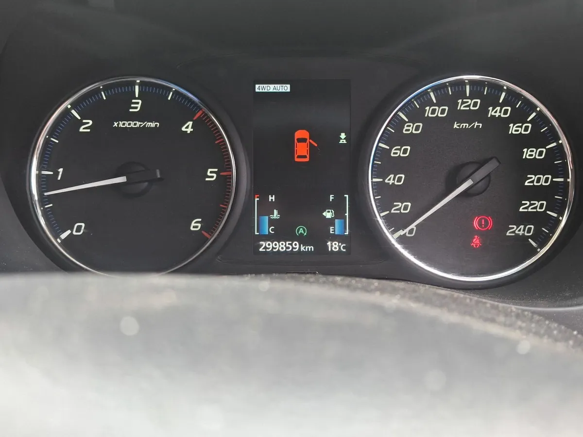 Mitsubishi Outlander 2015 - Image 2